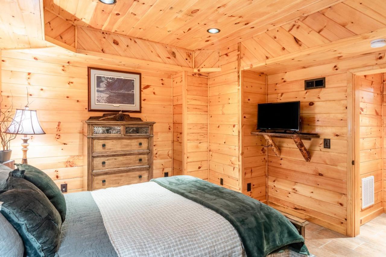 Iron Mountain Lodge - Beautiful Cabin With Forest & Mountain Views! Butler Bagian luar foto