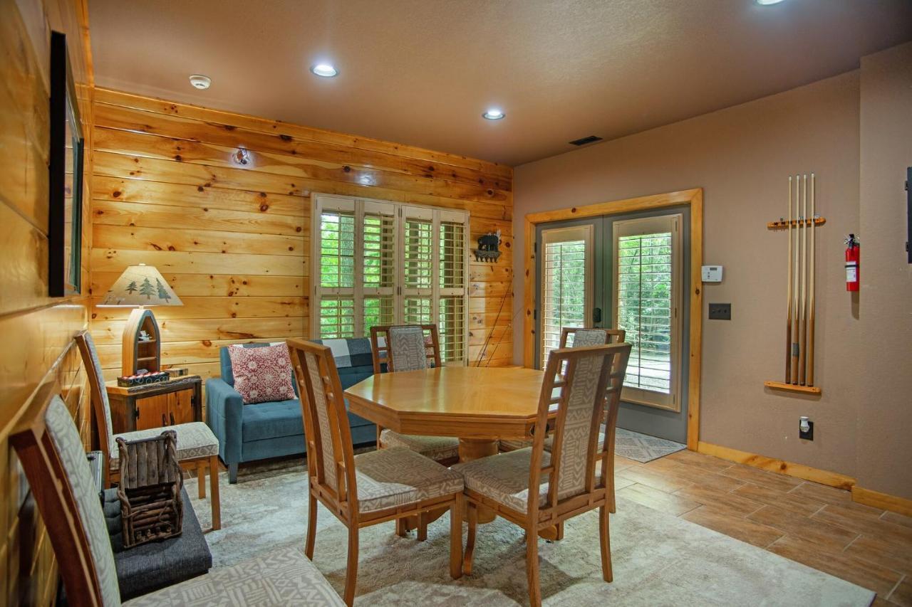 Iron Mountain Lodge - Beautiful Cabin With Forest & Mountain Views! Butler Bagian luar foto