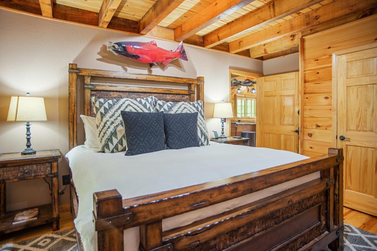 Iron Mountain Lodge - Beautiful Cabin With Forest & Mountain Views! Butler Bagian luar foto